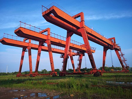 雙主梁門式起重機(jī)